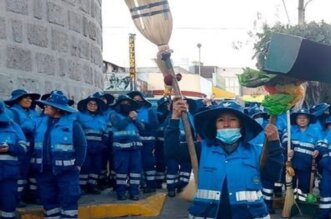 Obreros de Limpieza Pública dejaron de laborar por varias horas como parte de su huelga, afectando a la población