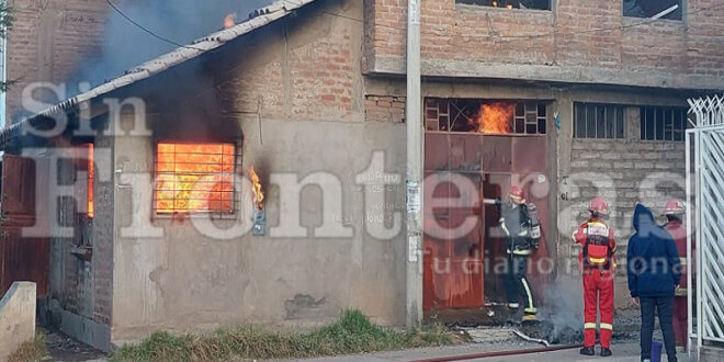 Incendio se registró en la Urbanización Chanu Chanu en Puno.