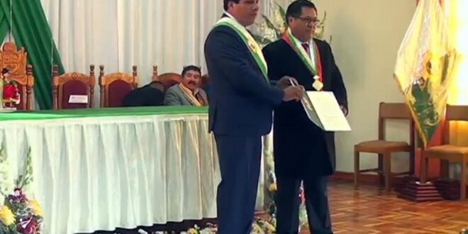 Presidente Junta de Fiscales de Puno recibió reconocimiento irregular.
