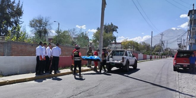 Cuerpo estaba dentro de torrentera de la avenida Venezuela, en Arequipa.