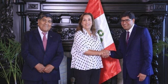 Presidenta Dina Boluarte se reunió con gobernador Rohel Sánchez.