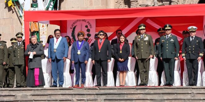 Ceremonia en la Plaza de Armas con la presencia de pocas autoridades.