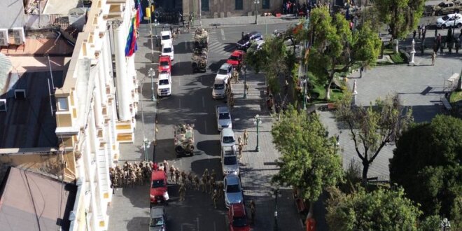 Imágenes aéreas de la Plaza Murillo con la presencia de los militares en las cuatro esquinas