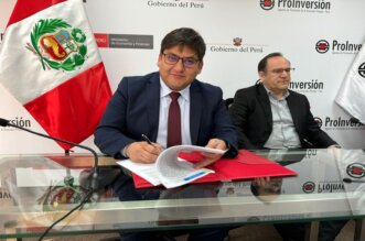 Alcalde Niel Zavala suscribió convenio con empresa privada en Lima.