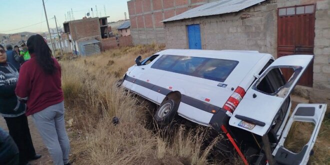 Miniván partió de Arequipa rumbo a Puno.