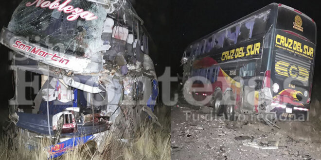 Buses de las empresas San Martín y Cruz del Sur chocaron en la vìa.