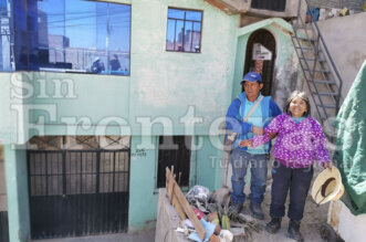 Leonel y sus padres se quedaron en la calle tras desalojo.
