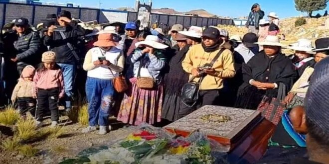 Exigieron justicia en entierro de Margarita Choque.