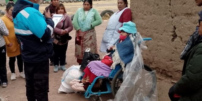 Hermanos no se pusieron de acuerdo y dejaron abandonada a su madre.