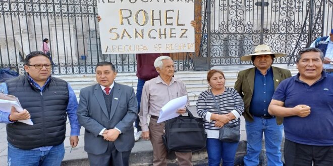 Viajarán a provincias para recolectar la cantidad de firmas necesarias para revocar a Rohel Sánchez del cargo.