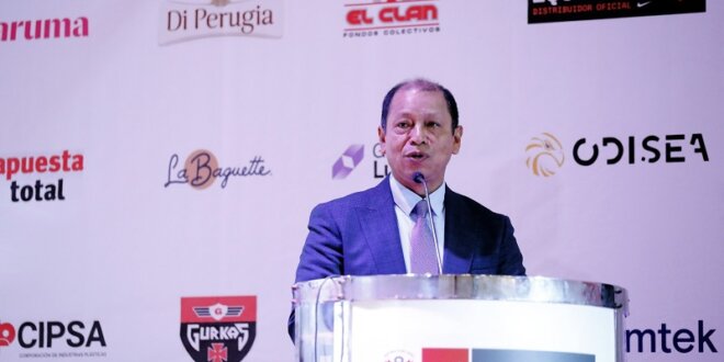 Ministro Maurate llegó para Arequipa a cumplir con diferentes actividades.