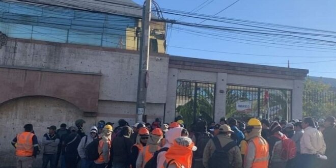 Están cansados de paralizaciones de proyecto. Son más de cien perjudicados.