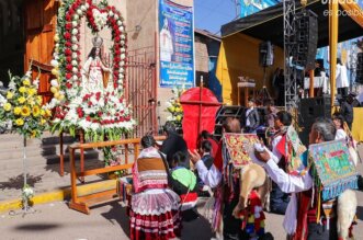 Miles de devotos acuden a venerar a Las Mercedes