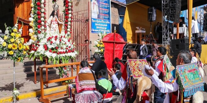 Miles de devotos acuden a venerar a Las Mercedes