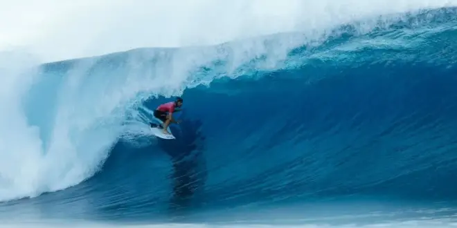 Alonso Correa venció a Jordy Smith y clasificó a cuartos de final del surf masculino en París 2024