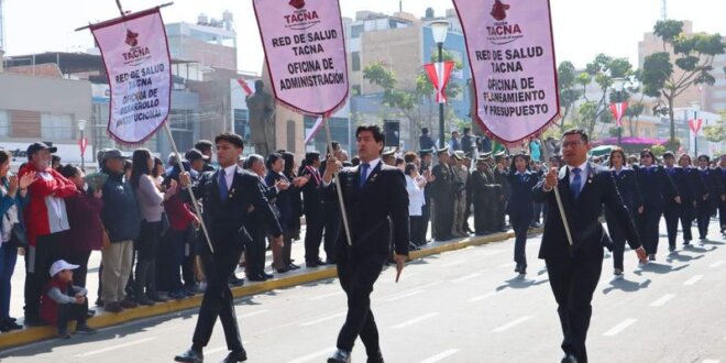 Trabajadores de Red de Salud de Tacna desfilaron por aniversario institucional.