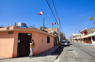 Bandera debe ser izada desde hoy en viviendas.