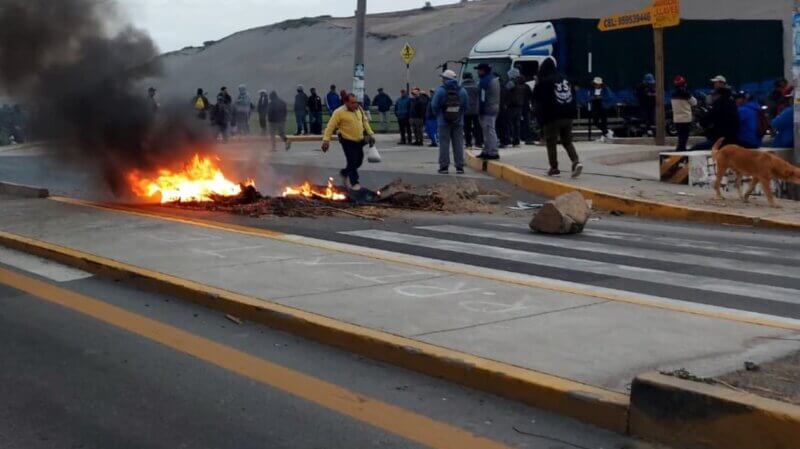 Paro de 48 horas contra el proyecto minero Tía María en el Valle de Tambo.