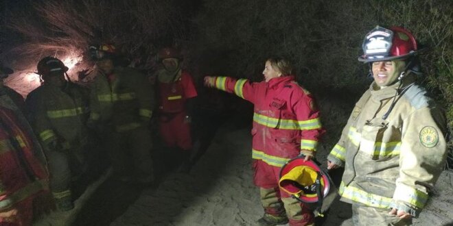 Bombero sufre quemaduras.