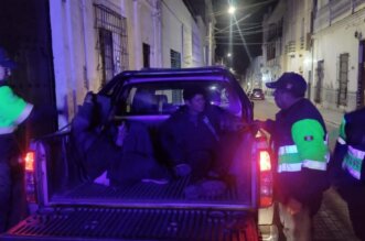 Arequipa: Caen dos sujetos robando medidores en el Cercado