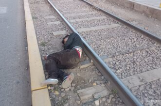 Puno: Salvan a joven de ser arrollado por tren