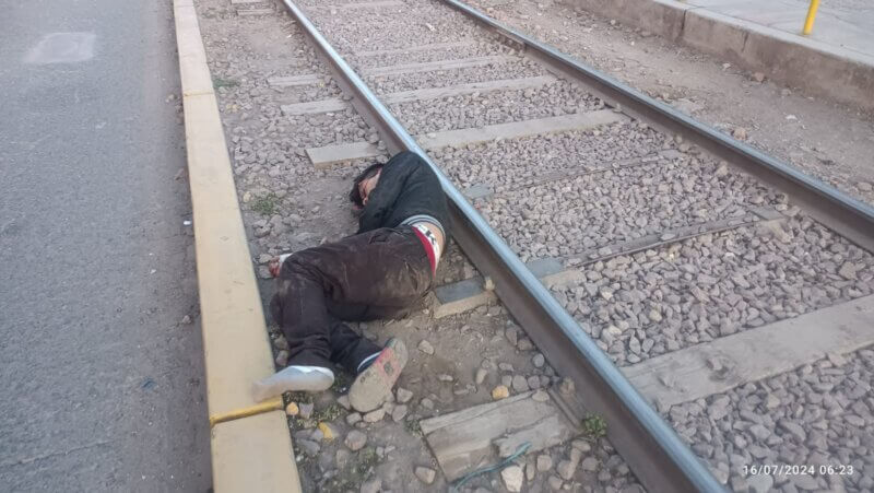 Puno: Salvan a joven de ser arrollado por tren