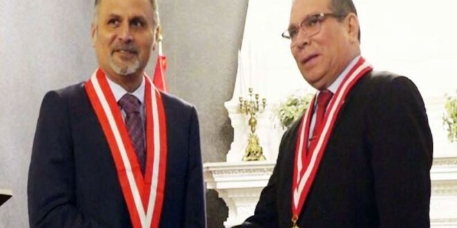 Presidente del Poder Judicial, Javier Arévalo, tomó juramento a César Aguilar.