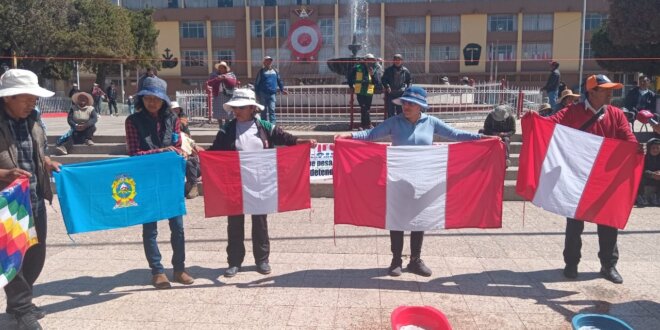 Puno: Dirigentes y pobladores hacen 'lavado de bandera'