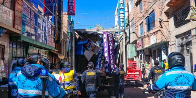 Operativo en las calles para recuperar la vía pública.