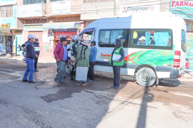 Puno: Los multan por desembarcar en la calle