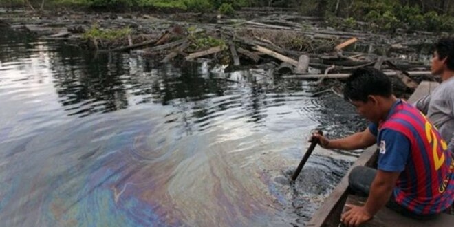 Comunidad Awajún denuncia a Petroperú por derrame de petróleo.