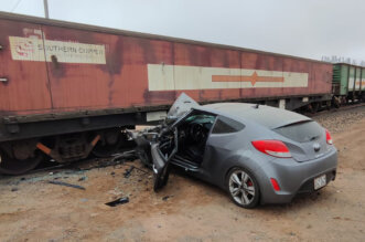 Tren de Southern destroza auto y deja un herido