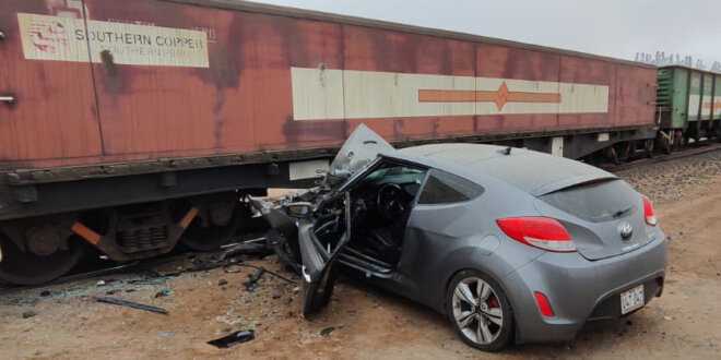 Tren de Southern destroza auto y deja un herido