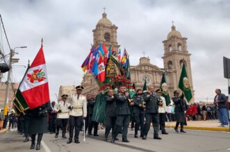 Patrona de la Policía Nacional salió en procesión por el Paseo Cívico.