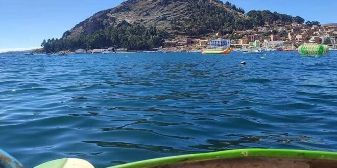 Lancha se hunde en Copacabana.