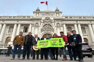 Agricultores y dirigentes del Valle de Tambo.