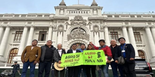 Agricultores y dirigentes del Valle de Tambo.