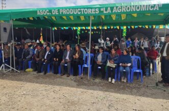 Invitados y productores asistieron a ceremonia de aniversario.