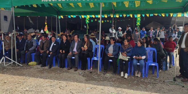 Invitados y productores asistieron a ceremonia de aniversario.