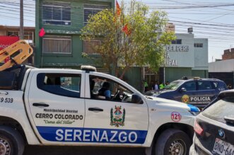 Ingresan a robar a vivienda con chalecos de la Policía