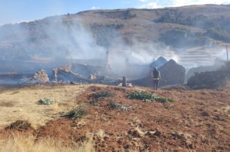 Dos familias lo pierden todo en voraz incendio