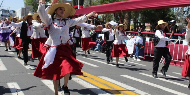 Corso de la Amistad por aniversario de Arequipa culminó pasada la medianoche.