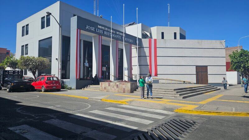 Arequipa: Irregularidades en Vaso de Leche de Bustamante