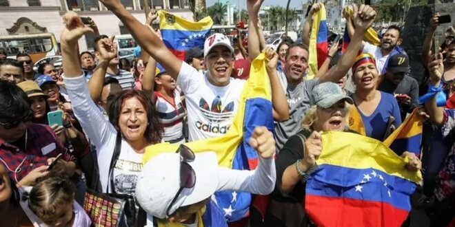 Venezolanos en Perú recolectan firmas.