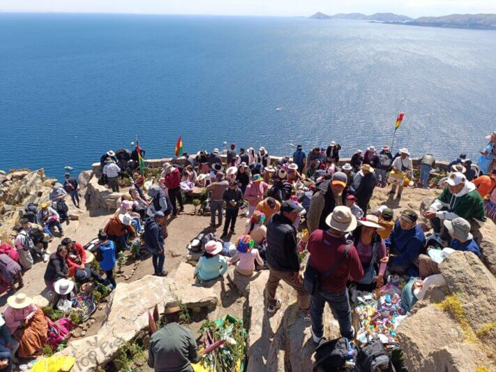 Reportan una menor concurrencia en peregrinación al santuario de la Virgen de Copacabana.