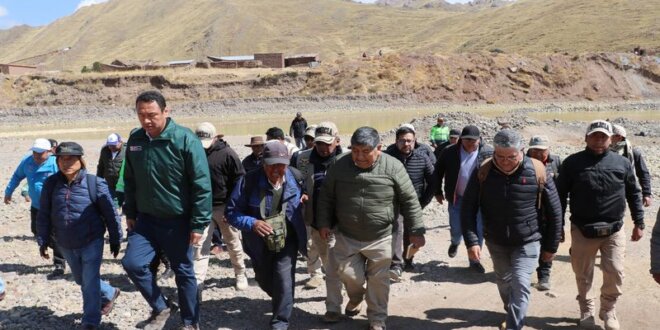 Ministros abandonan reunión.