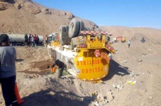 Camión cisterna de Bolivia derramó combustible en vía Arequipa Moquegua.