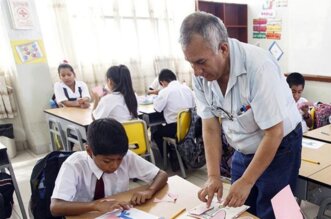 Bono para más de 400 mil docentes.