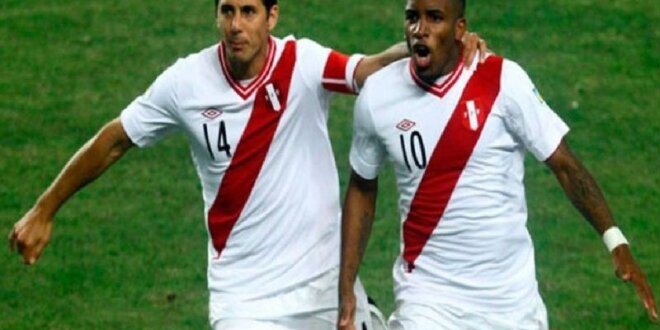 Jefferson Farfán y Claudio Pizarro.