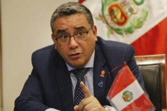 Entrega grabación de conversación con ministro Santiváñez.